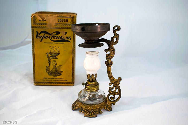 Vapo-Cresolene lamp with box